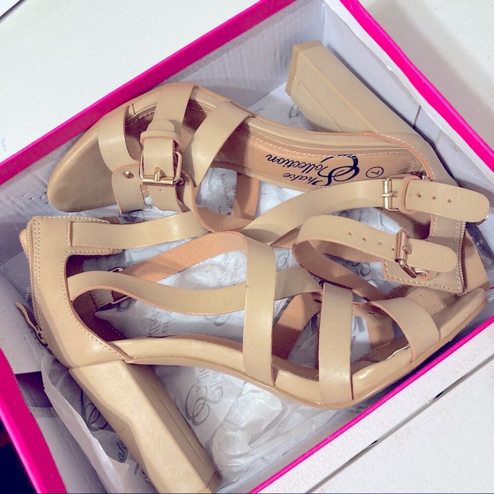 Beige Nude Strappy Wrap Around Ankles Stacked Block Heels size 7
